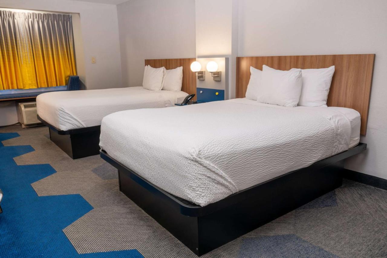 Microtel Inn & Suites By Wyndham Pigeon Forge Bagian luar foto